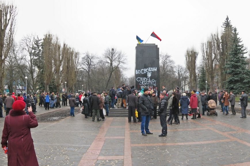 За три дня – 17 петиций. В Чернигове хотят улицу Школьникова, лежачих полицейских и памятник погибшим в АТО героям (фото) - фото 4