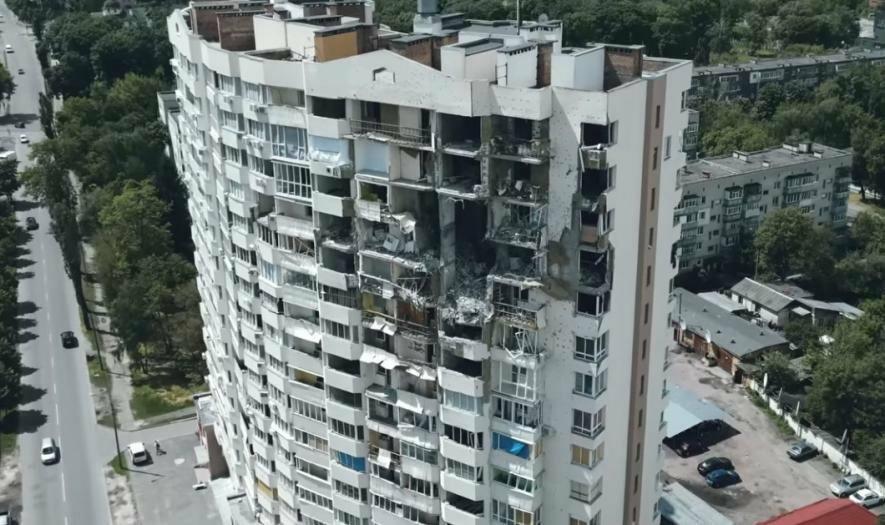 Наслідки обстрілів та бомбардувань Чернігова. Відео з дрону