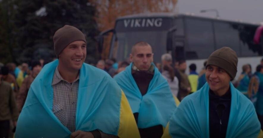 «Сонце, я вдома, я в Україні»: 19 українських прикордонників звільнили з російського полону