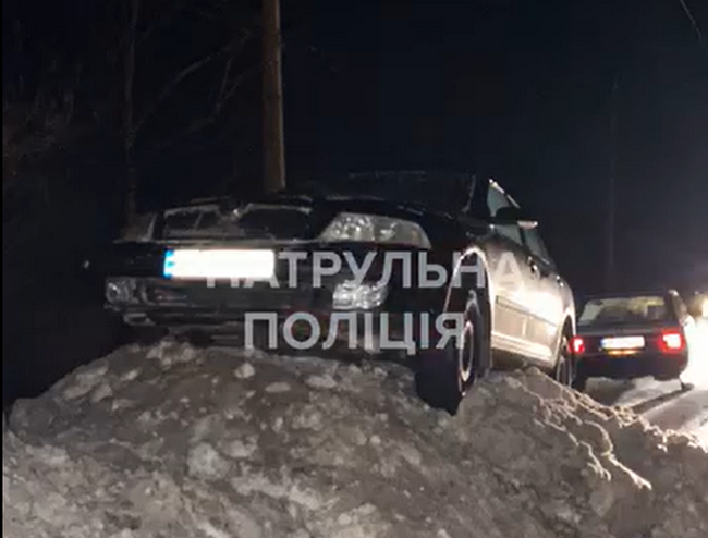 На Чернігівщині п’яний водій заїхав у снігову кучугуру