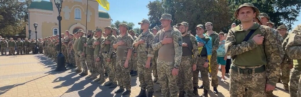 Зустріли рідних та вшанували пам'ять загиблих побратимів: до Прилук повернулися бійці ТрО, що воювали на Сході