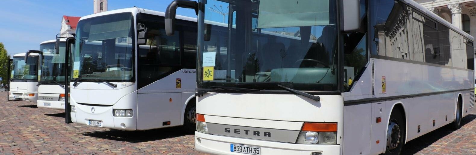 Чернігівщина отримала чотири шкільні автобуси від Франції
