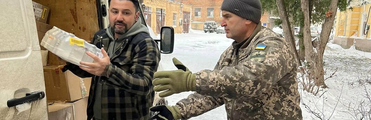 Навалюємо! Музикант-волонтер Іван Леньо привіз допомогу чернігівському шпиталю