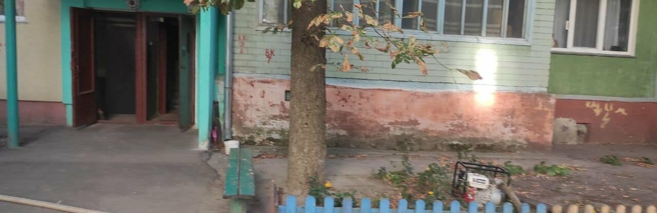 Через балкон та дерево: багатоповерхівку у Чернігові відключили від водопостачання
