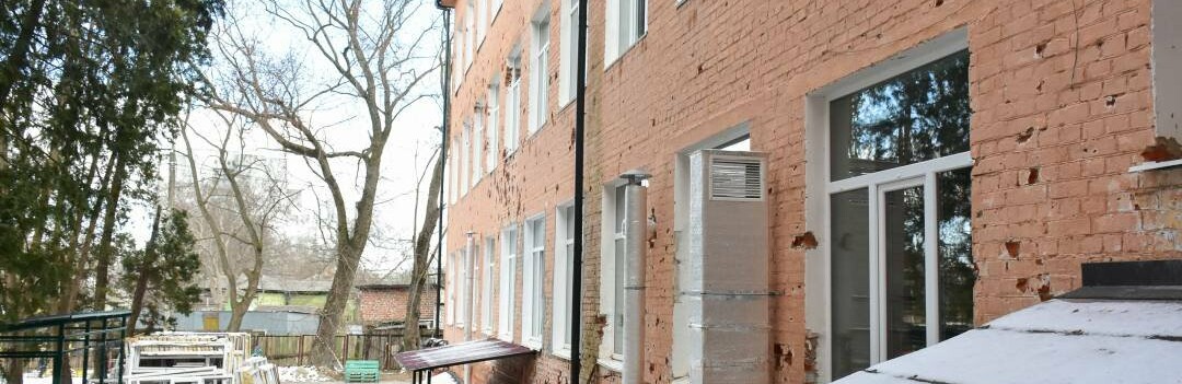 Чернігівська школа, яку пошкодила російська армія, вперше після 24 лютого прийняла учнів