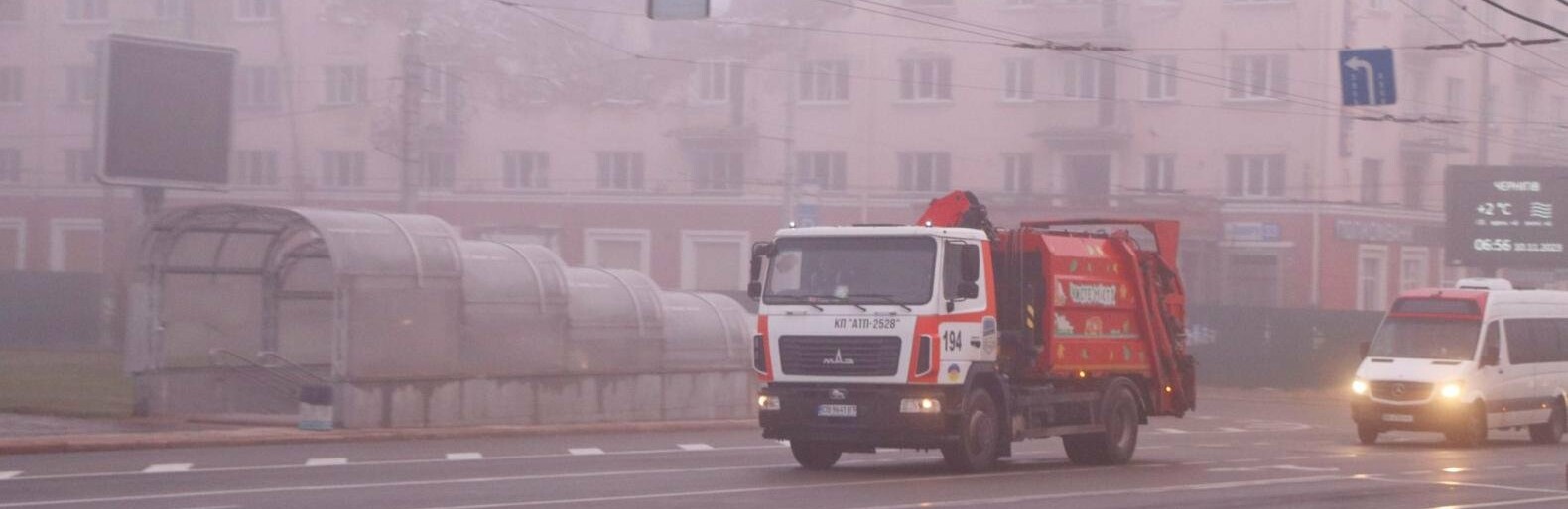 Автобуси у дорозі, сміттєвоз на місці: Чернігів отримав гуманітарну допомогу