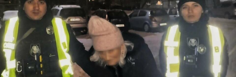 Чернігівські патрульні повернули додому 81-річну бабусю