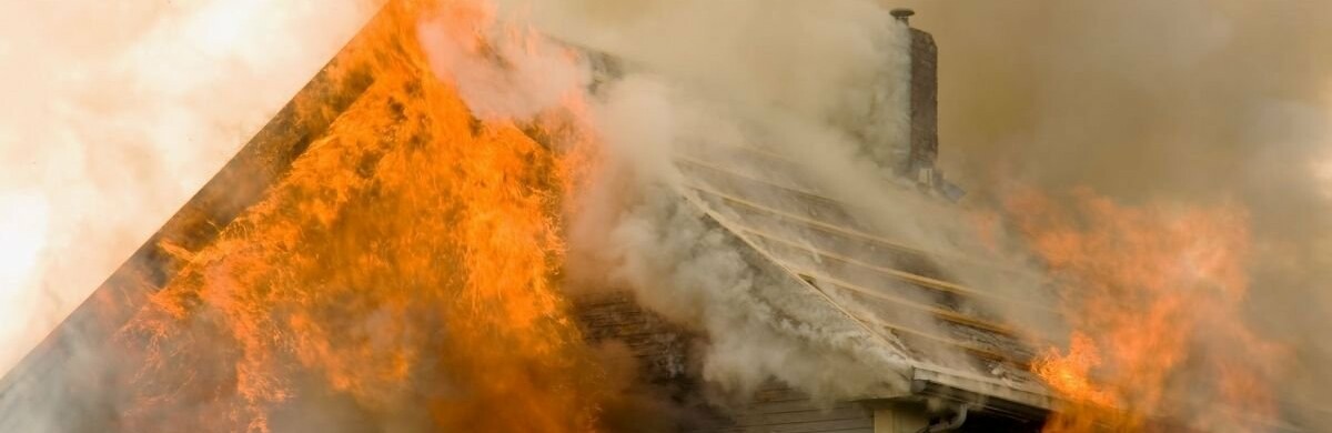 Ворог обстріляв прикордоння Чернігівщини: горить приватний будинок