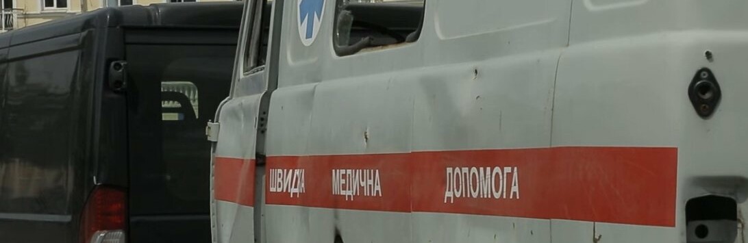 Уособлення російських злочинів: в Чернігові представили розстріляну окупантами швидку