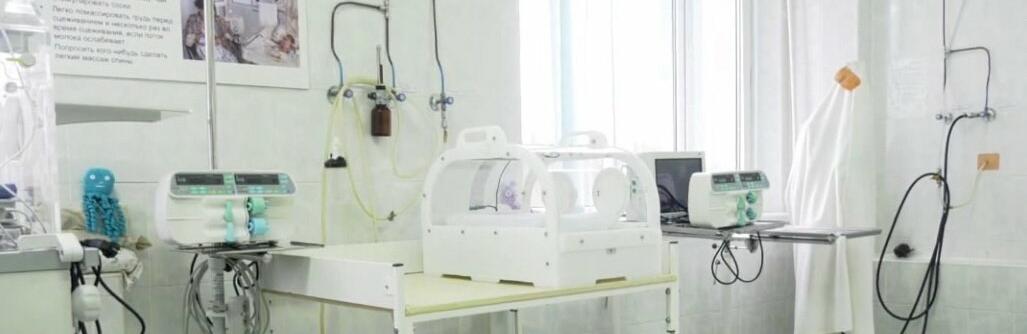 Ніжинський пологовий будинок отримав новий транспортний кювез від благодійників