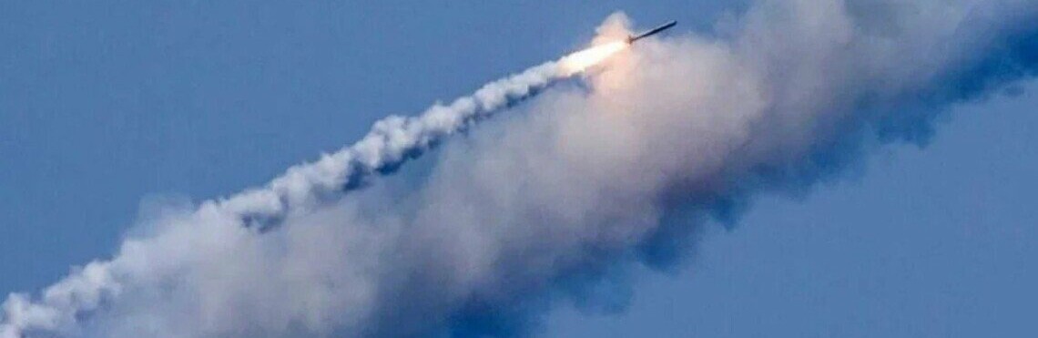Масовий удар по Чернігівщині: росія випустила 20 ракет по селищу Десна з білорусії