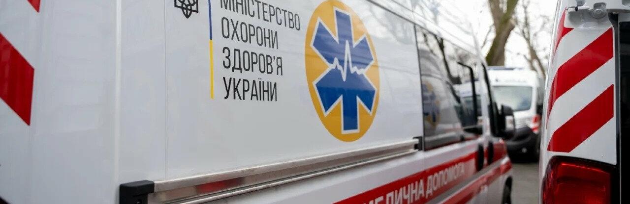 Сперлася на москітну сітку: у Чернігові 5-річна дівчинка випала з вікна третього поверху