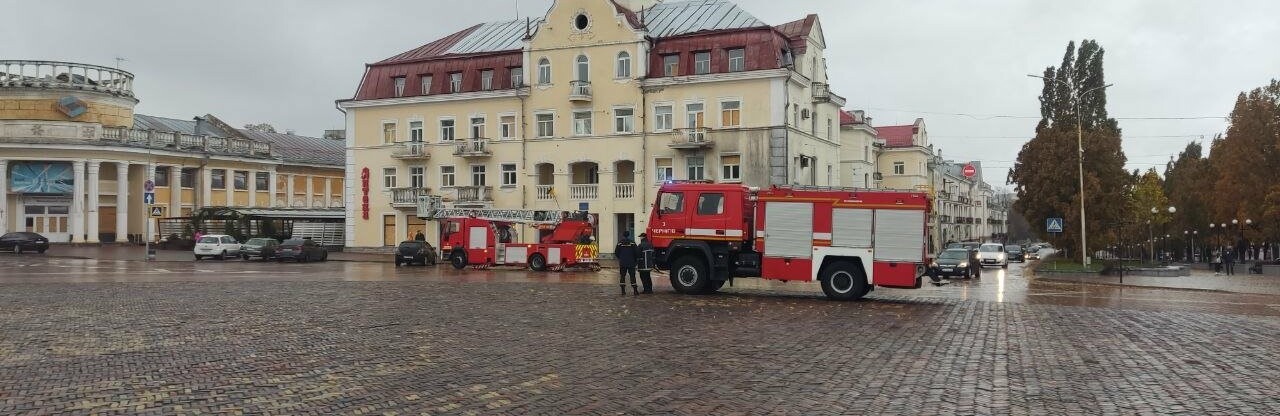 Наслідки негоди: до будівлі господарського суду виїхали два розрахунки ДСНС