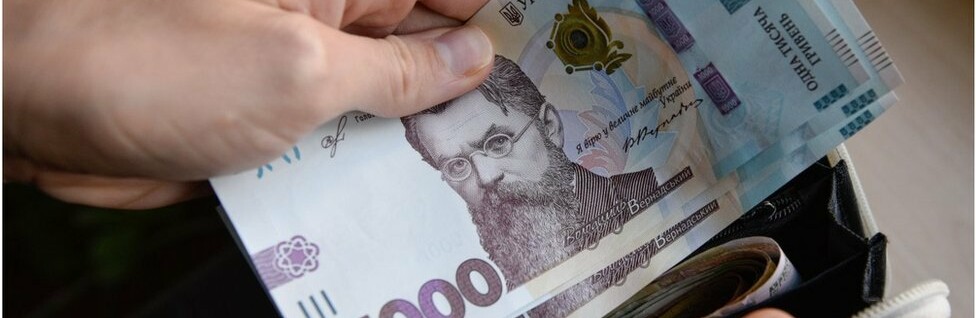 Зарплати в Україні знову зростають. Де платять найбільше?