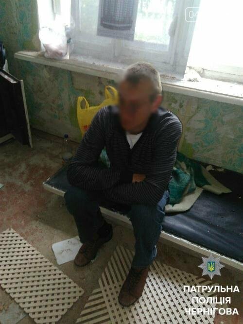 Черниговец средь бела дня срезал кабель в подвале предприятия, фото-1 Черниговец средь бела дня срезал кабель в подвале предприятия, фото-1