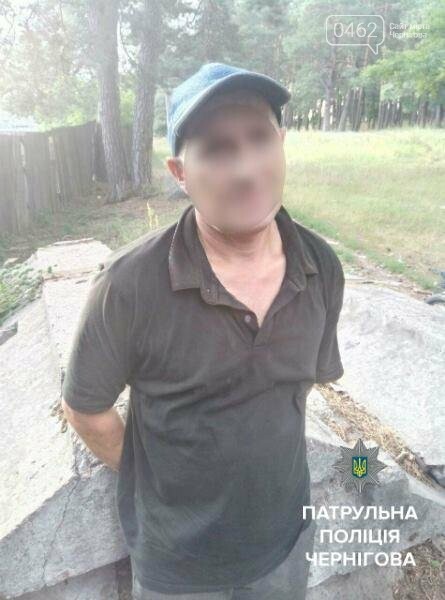 В Чернигове патрульные задержали подозрительного мужчину с..., фото-1 В Чернигове патрульные задержали подозрительного мужчину с полным пакетом мака, фото-1