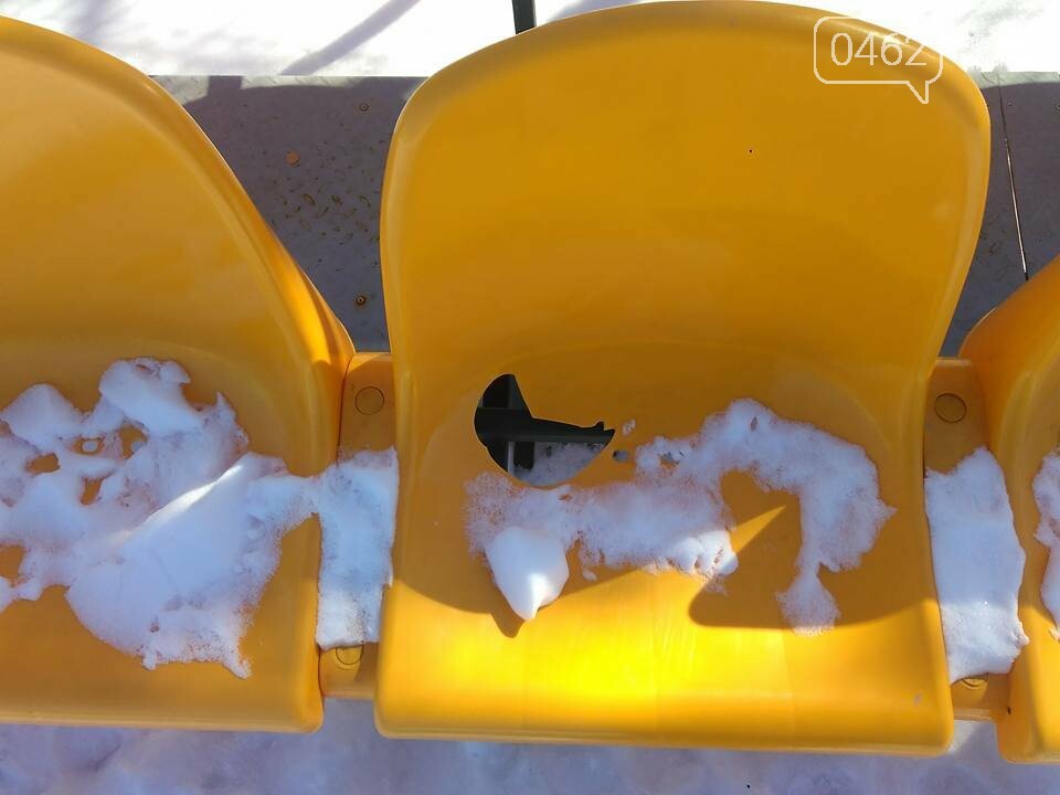 На новой спортплощадке по улице Летной "похозяйничали" вандалы, фото-1 На новой спортплощадке по улице Летной "похозяйничали" вандалы, фото-1