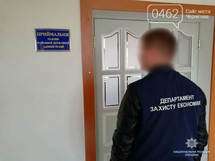 На Черниговщине чиновника поймали на взятке, фото-1 На Черниговщине чиновника поймали на взятке, фото-1
