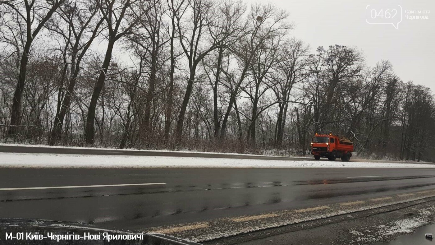 Дороги Чернігівської області посипають піском, фото-1 Дороги Чернігівської області посипають піском, фото-1