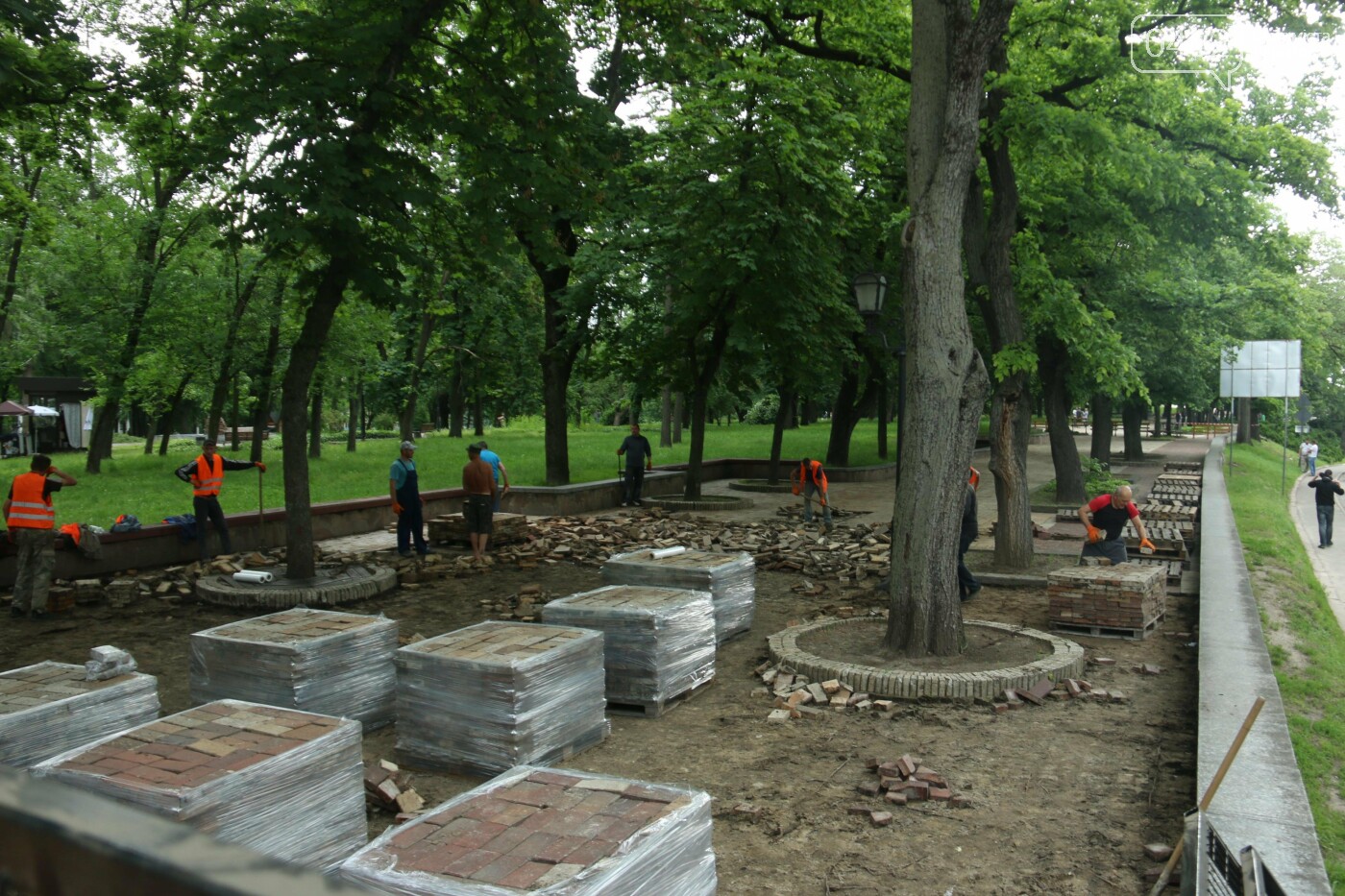 На Валу в Чернігові зривають стару бруківку: хто і чому ро..., фото-2 На Валу в Чернігові зривають стару бруківку: хто і чому розпочав капітальний ремонт, фото-2