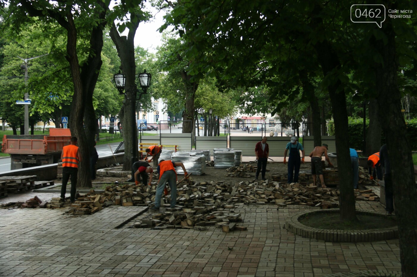 На Валу в Чернігові зривають стару бруківку: хто і чому ро..., фото-3 На Валу в Чернігові зривають стару бруківку: хто і чому розпочав капітальний ремонт, фото-3
