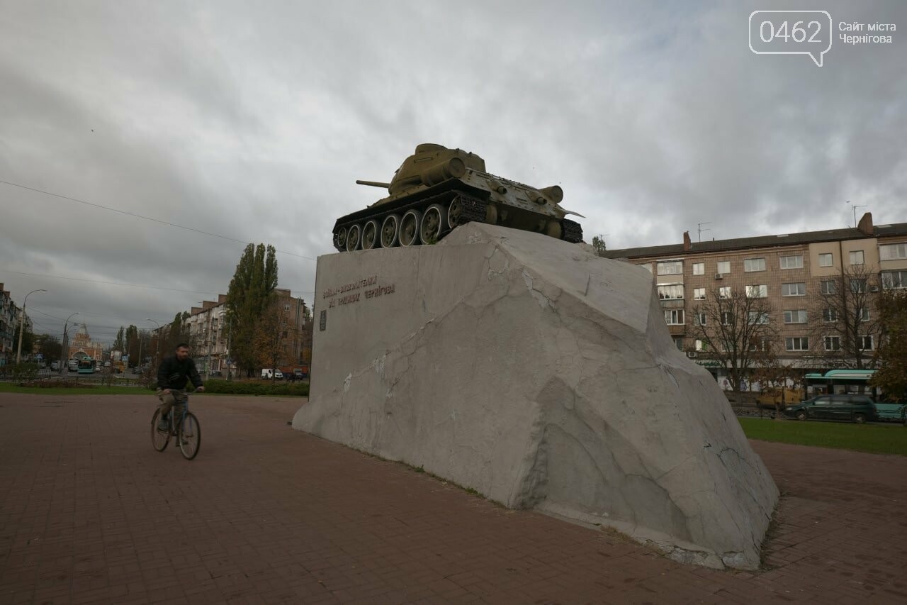 Танк розташований недалеко від залізничного вокзалу