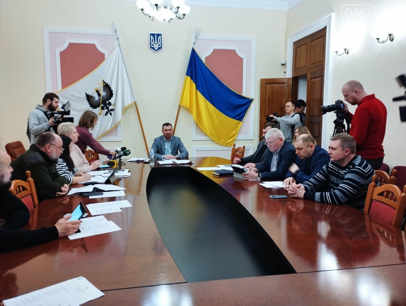 депутат Максим Черненок (крайній праворуч) під час засідання виконкому міської ради