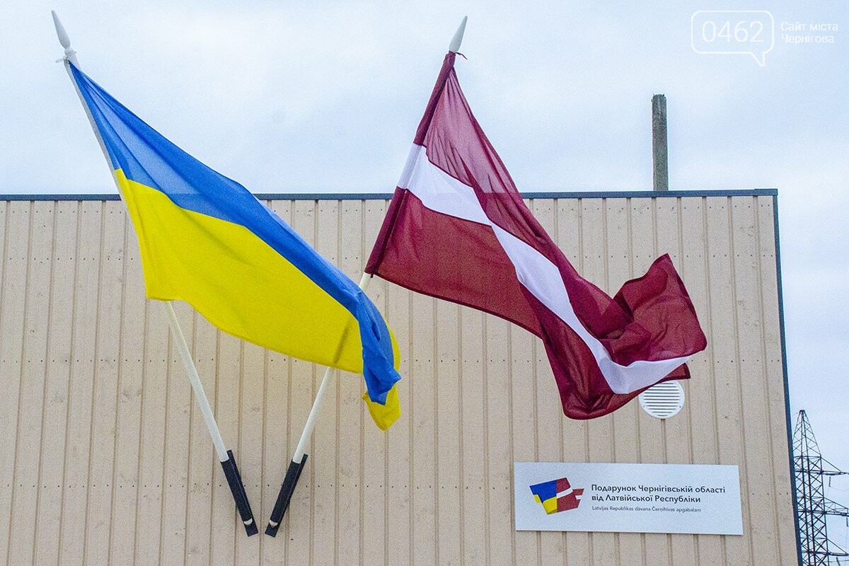 За будинками від Червоного хреста вже з'являється нове містечко - від Латвії