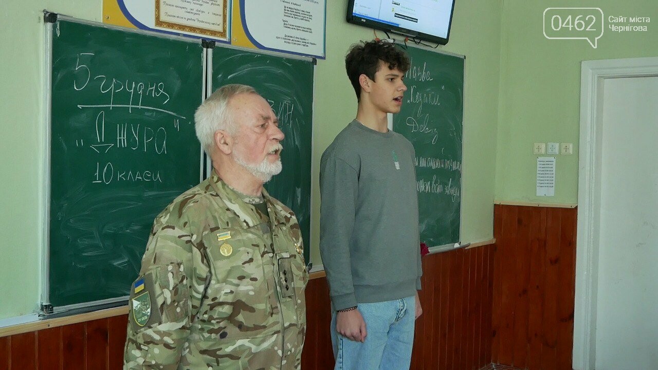 Валерій Вовк (ліворуч) на уроці