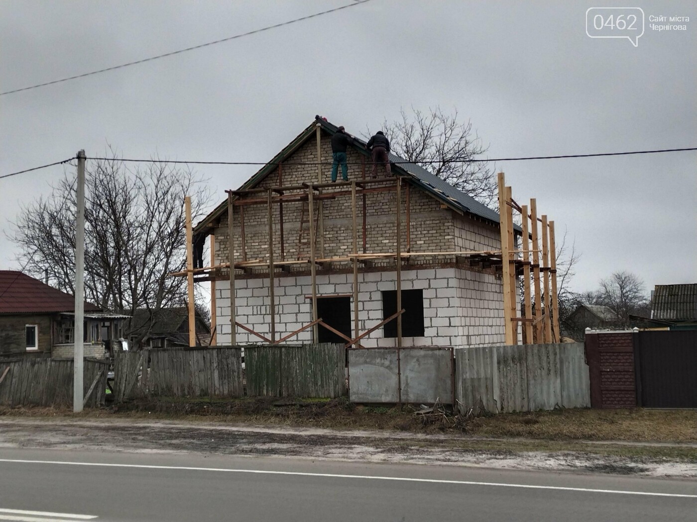 Будинки відновлюються силами власників і за допомогою волонтерів