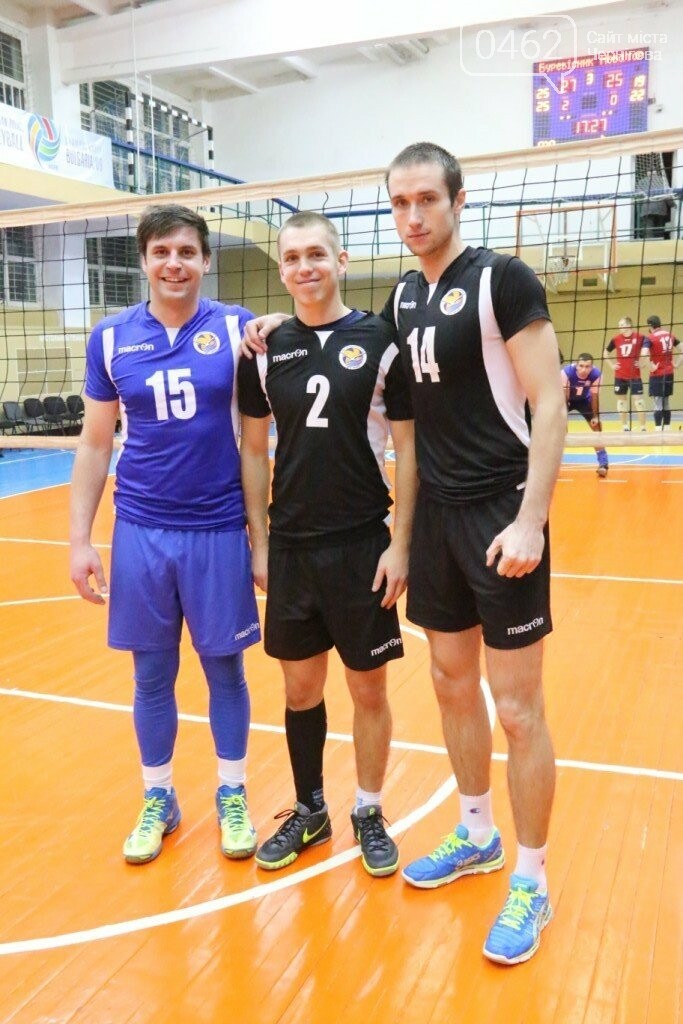 Микита Каліберда (у центрі) та Максим Николайчук (крайній праворуч) у складі «Буревісника-ШВСМ»