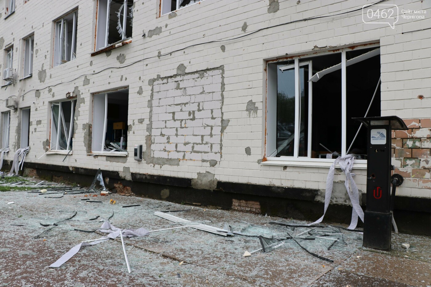 Ракетний удар по Чернігову: фото з постраждалого району