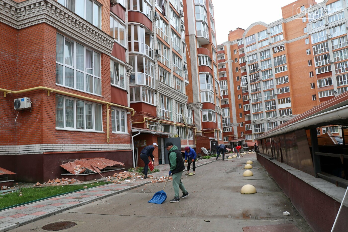 Ракетний удар по Чернігову: фото з постраждалого району