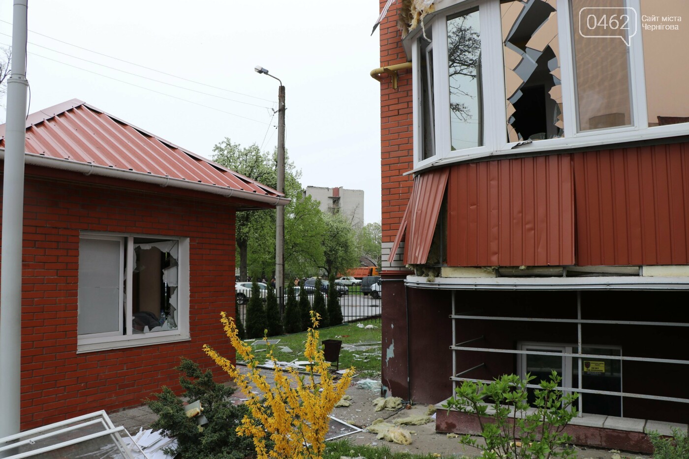 Ракетний удар по Чернігову: фото з постраждалого району