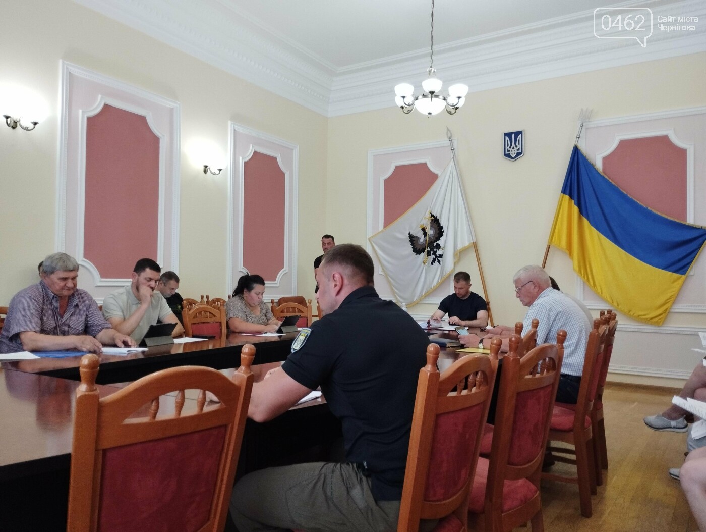 Олександр Сердюк (на другому плані ліворуч) та Олександр Ломако (у центрі) під час виконкому