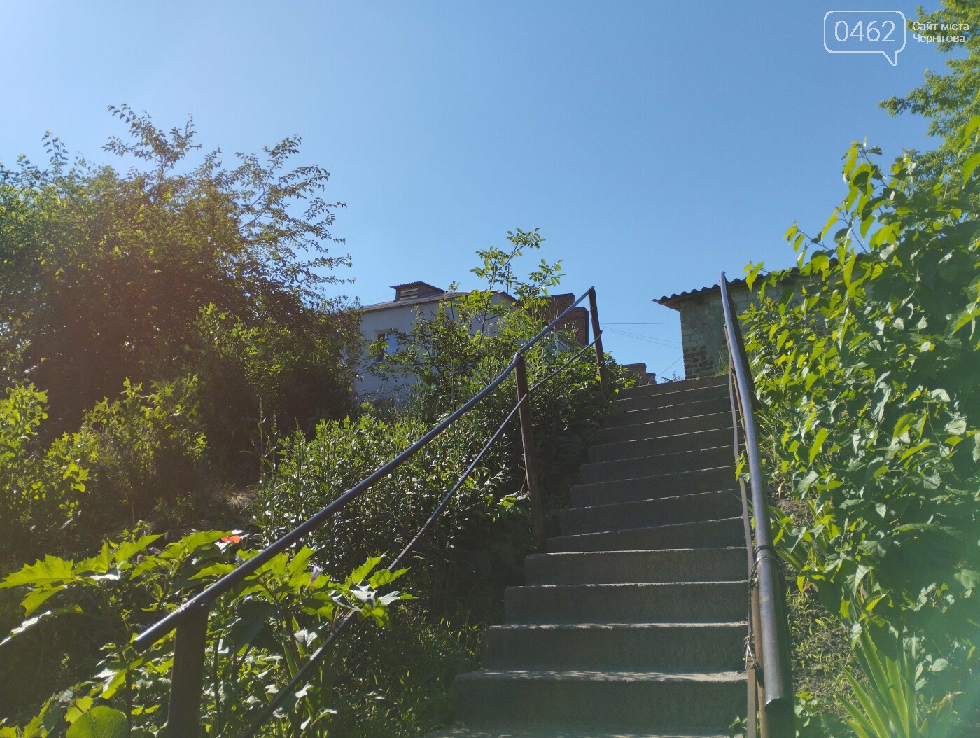 Такими сходами можна піднятися до вулиці Калиновського під проспекту Миру