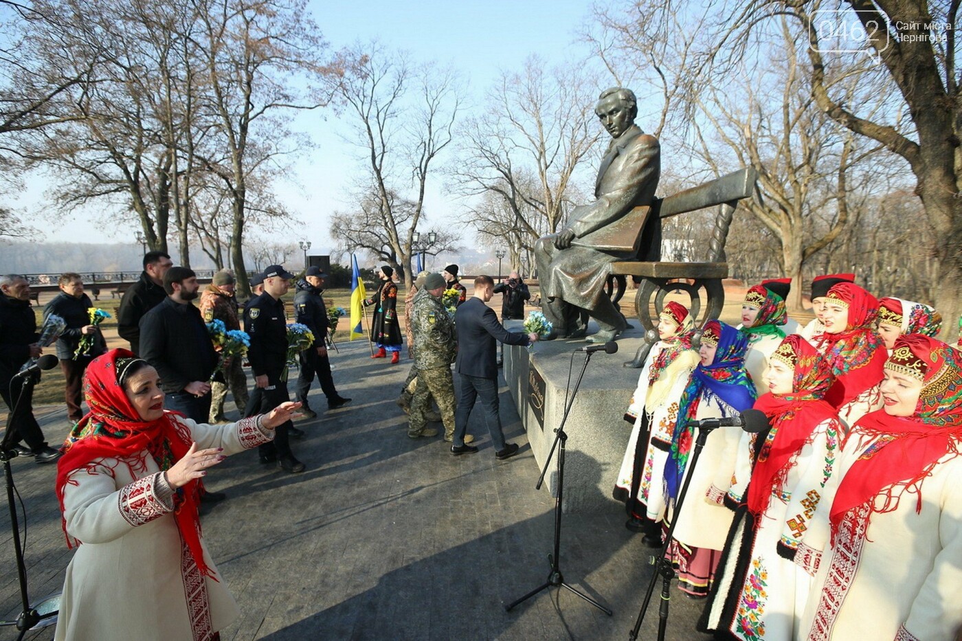 Покладання квітів до пам'ятника Тарасу Шевченку в Чернігові