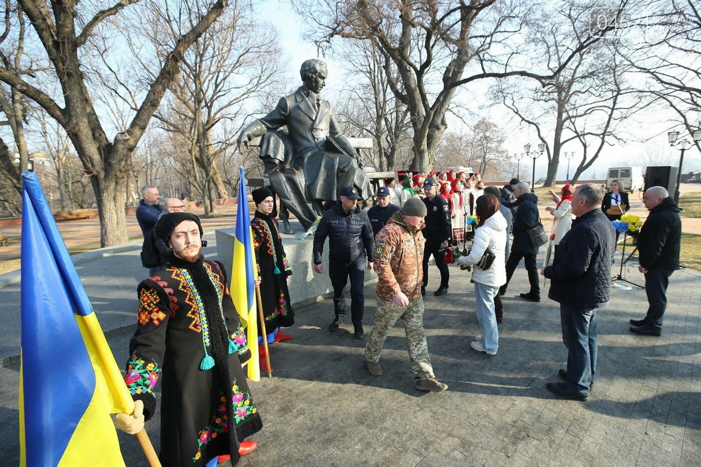 Покладання квітів до пам'ятника Тарасу Шевченку в Чернігові