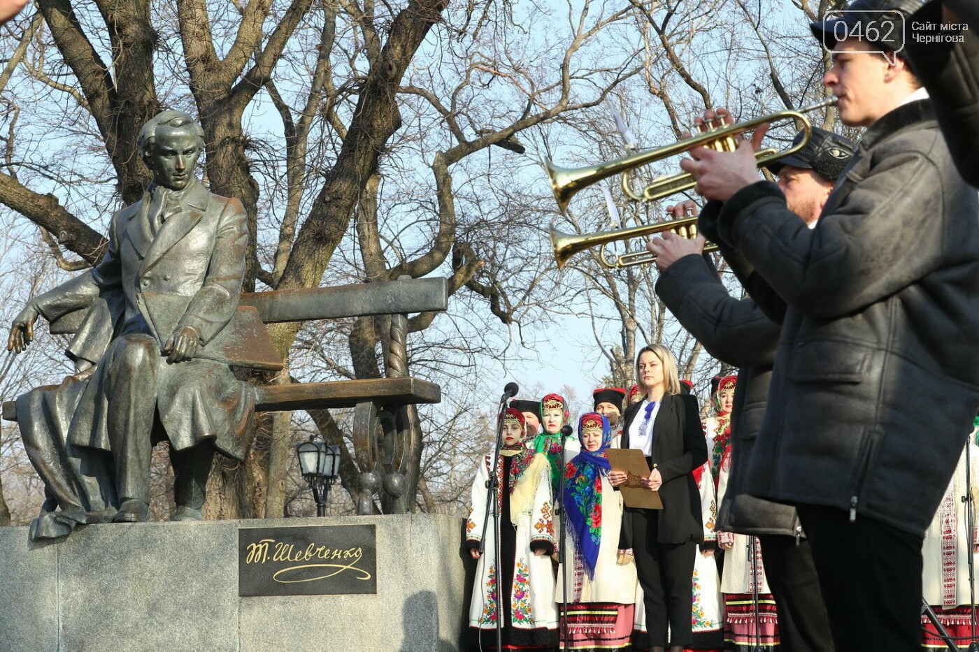 Покладання квітів до пам'ятника Тарасу Шевченку в Чернігові