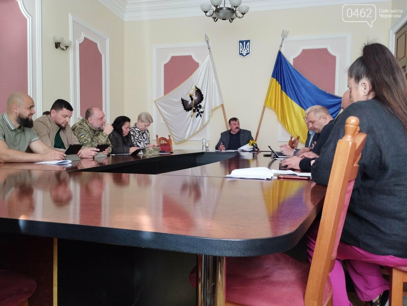 Віктор Геращенко (у центрі) під час виконкому