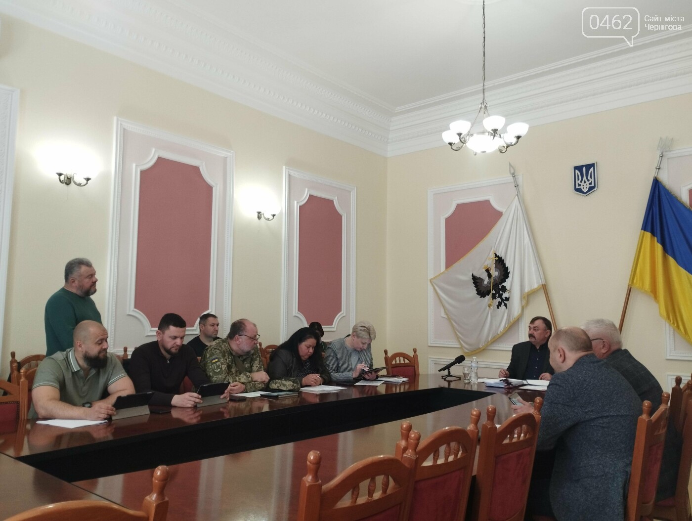 Віктор Геращенко (третій праворуч) під час виконкому 14 травня