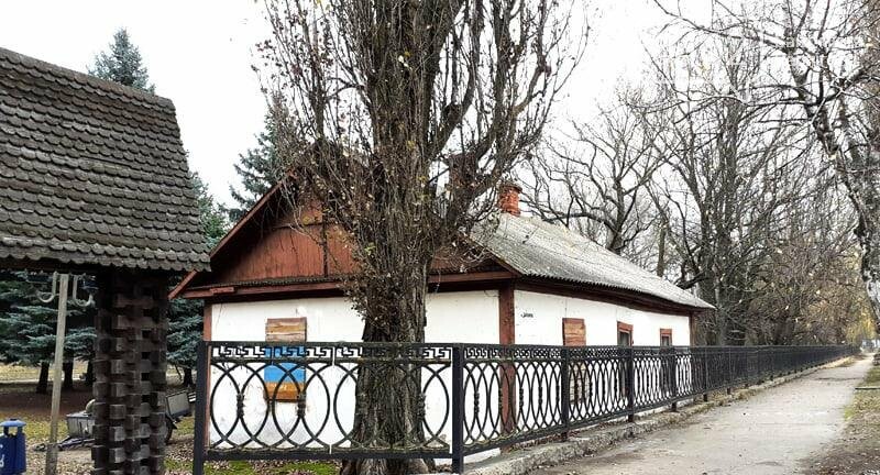 Будиночок не території гідропарку. Нині знищений.