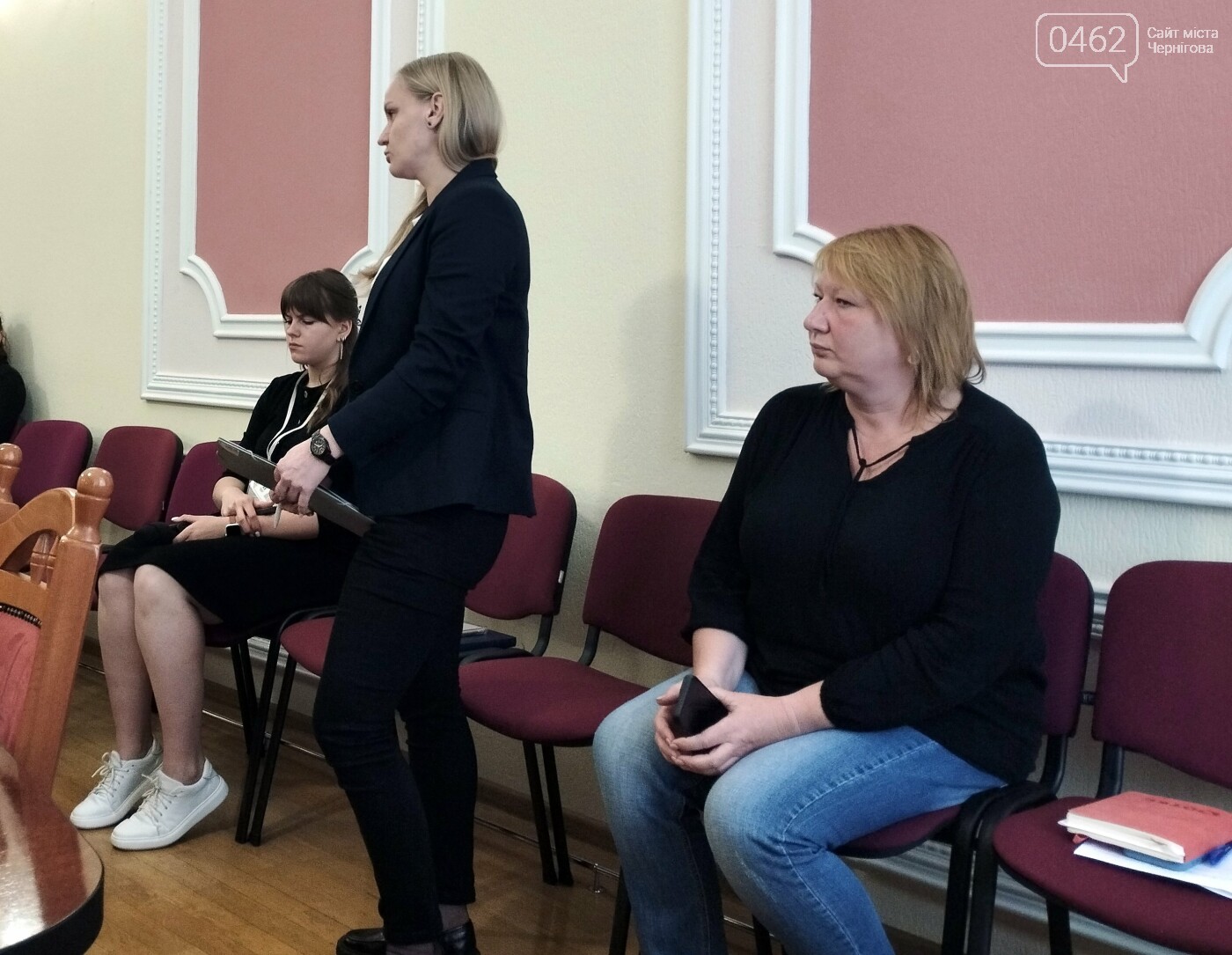 Представниця КП «Чернігівводоканал» (крайня праворуч) під час виконкому 29 травня