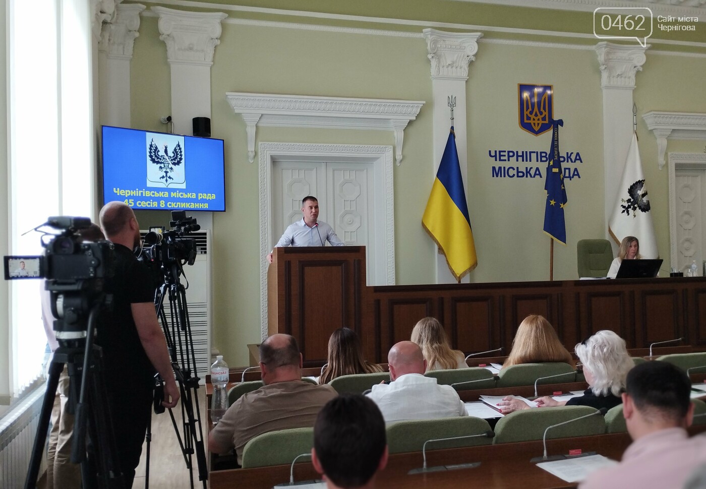 Регіна Гусак (на місці головуючої) під час сесії 3 червня