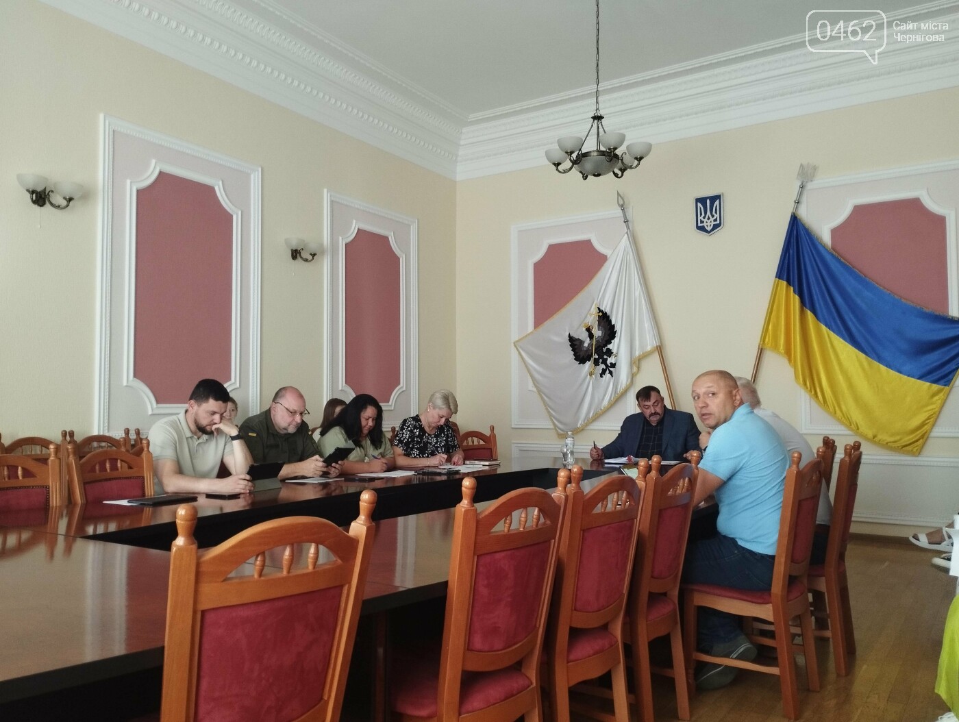 Віктор Геращенко (у голові столу) під час засідання виконавчого комітету