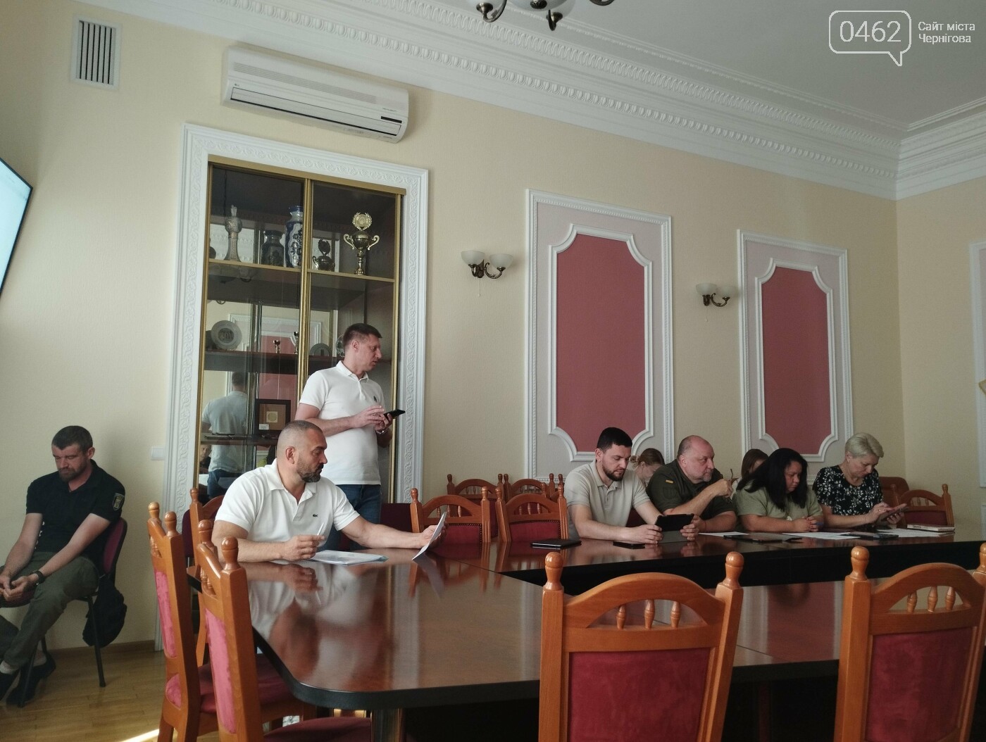 Ярослав Куц (другий ліворуч) та Вадим Антошин (четвертий ліворуч) під час виконкому