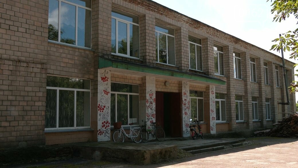 Будинок культури у селі Хотуничі