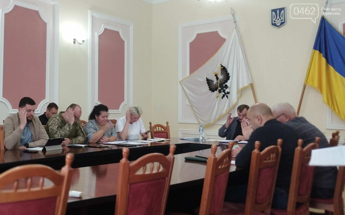 Вікторія Пекур (у білому) під час засідання виконкому 28 серпня