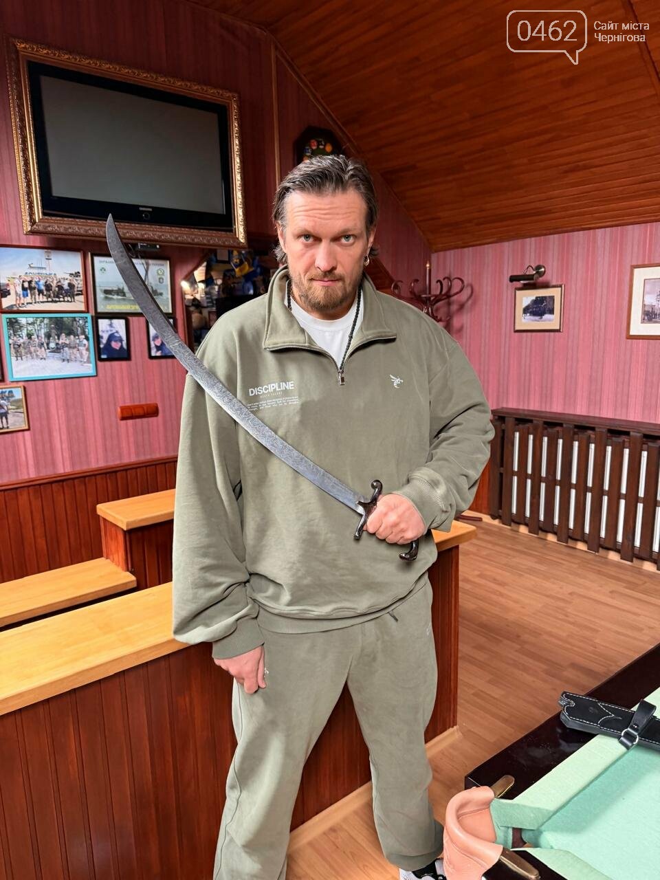 Олександр Усик з шаблею