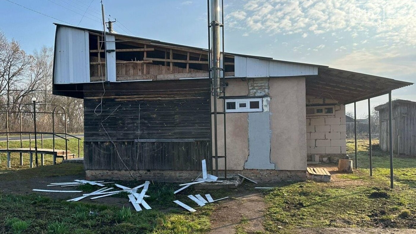 Пошкоджений приватний будинок на прикордонні Чернігівщини. 3 квітня 2026 рік. Поліція Чернігівської області